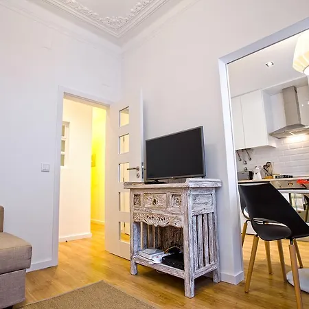 Apartamento Entre O Carmo E A Trindade *