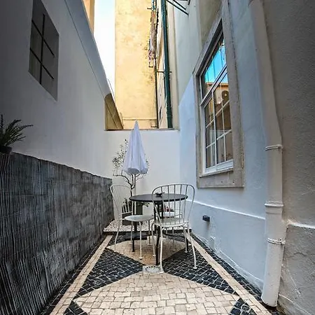 Entre O Carmo E A Trindade Lisbon